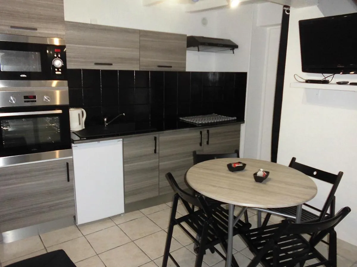 La P'Tite Maison Apartment Poncins