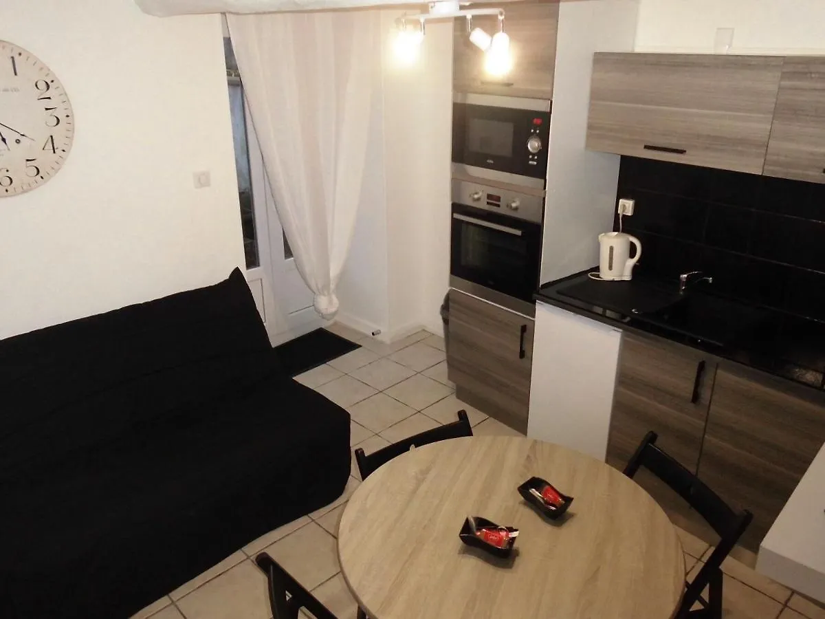 La P'Tite Maison Apartment Poncins